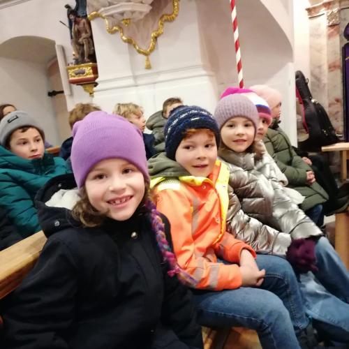 Kinder in der Kirche