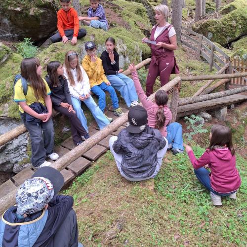Lesewanderung der 4. Schulstufe – Grill & Chill zum Schuljahresabschluss