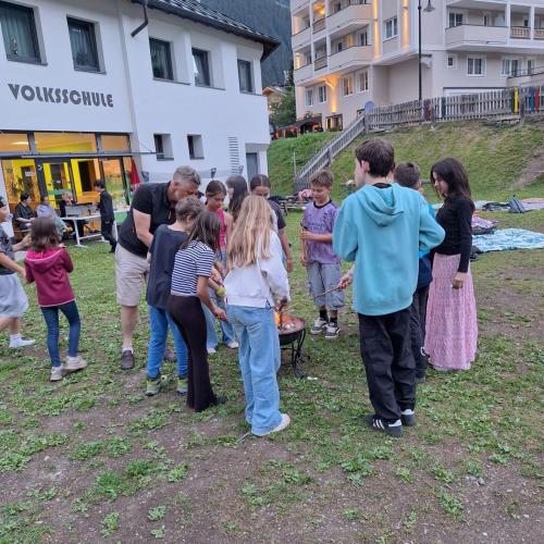 Lesewanderung der 4. Schulstufe – Grill & Chill zum Schuljahresabschluss