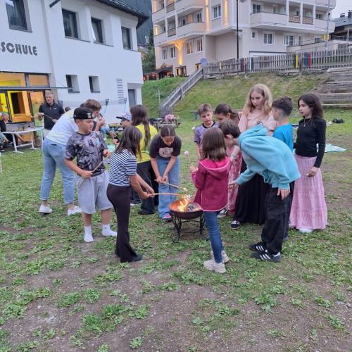 Lesewanderung der 4. Schulstufe – Grill & Chill zum Schuljahresabschluss