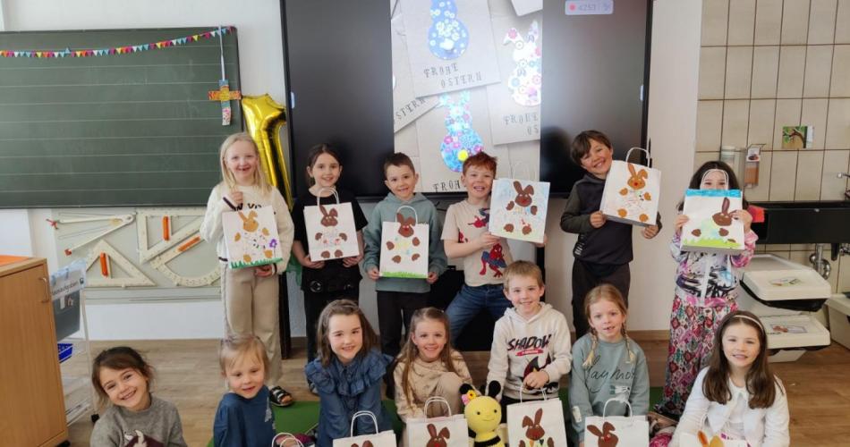 der Osterhase zu Besuch in der VS Ischgl